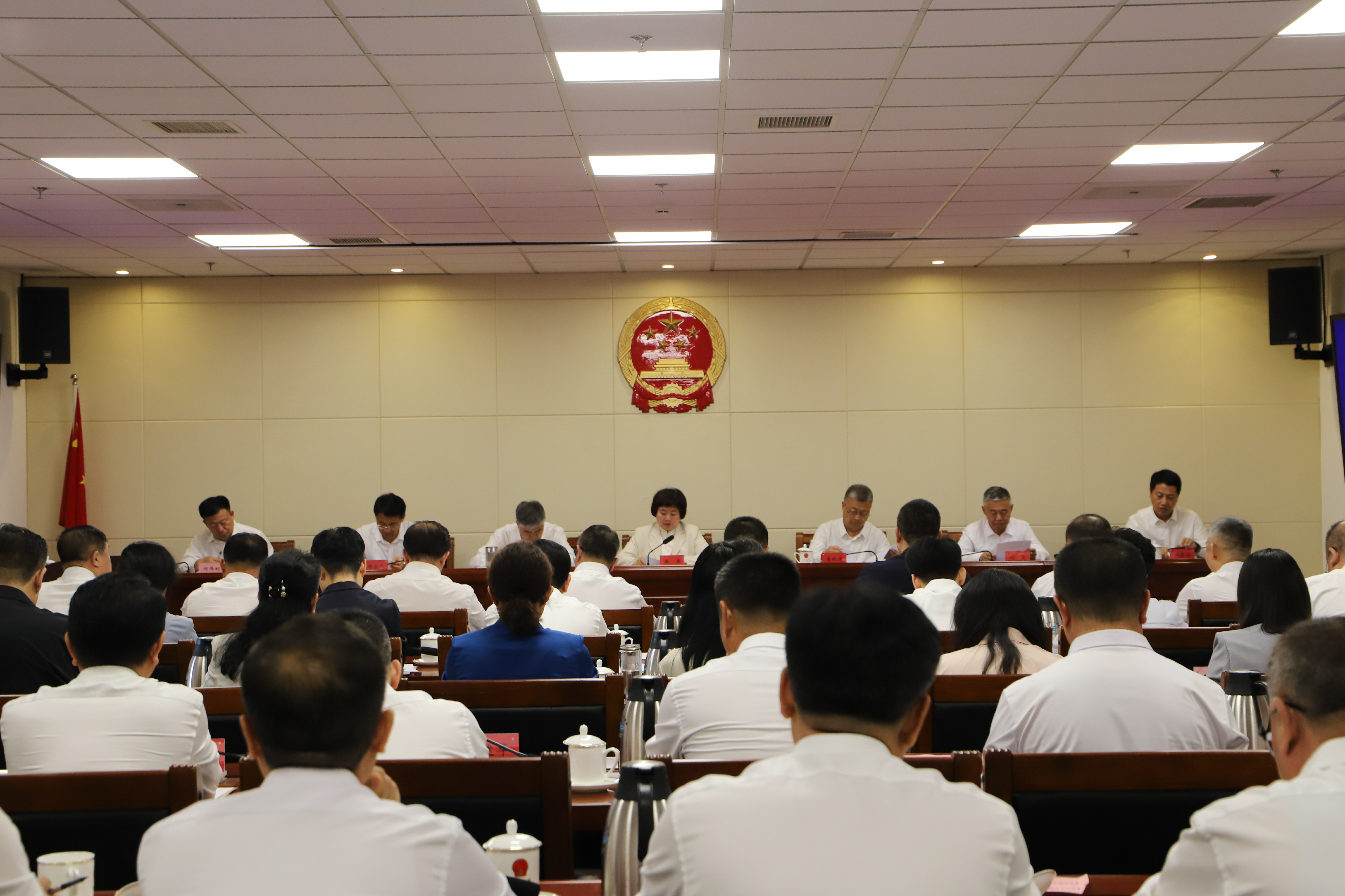 兴安盟人大工作委员会第十四次会议召开